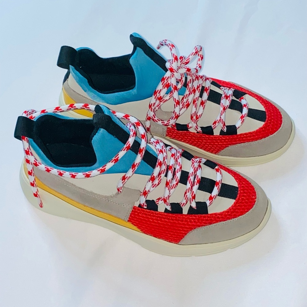 Women’s Steve Madden Trendy Statement Sneakers Size 8.5 Sporty Streetwear Shoes